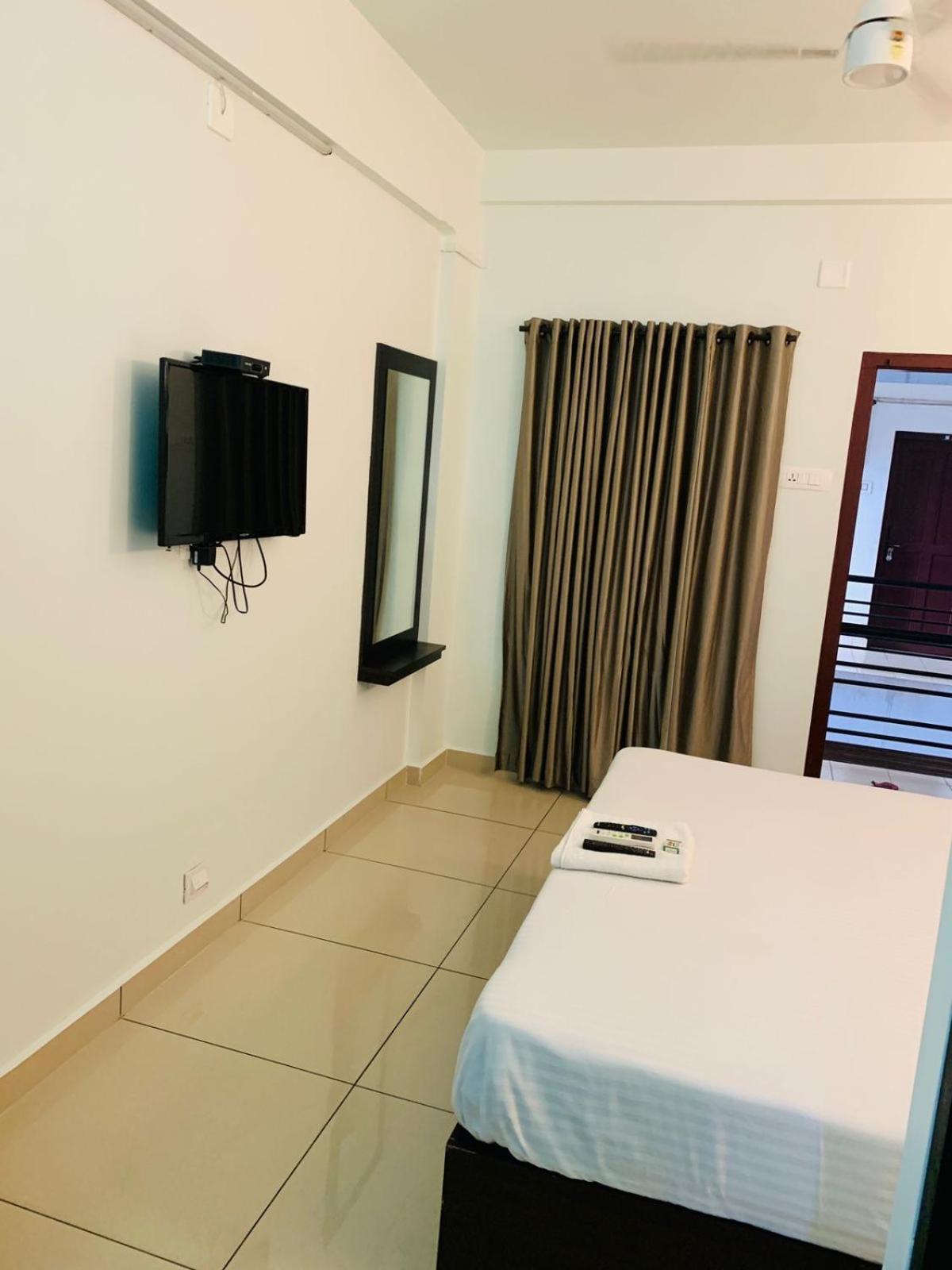 Apsara Residency Otel Perintalmanna Dış mekan fotoğraf