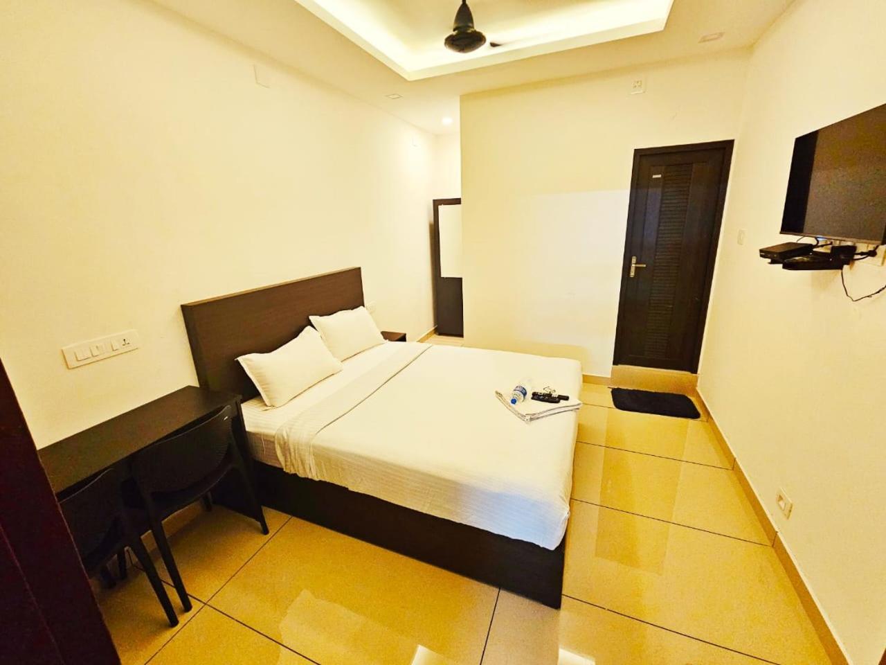 Apsara Residency Otel Perintalmanna Dış mekan fotoğraf