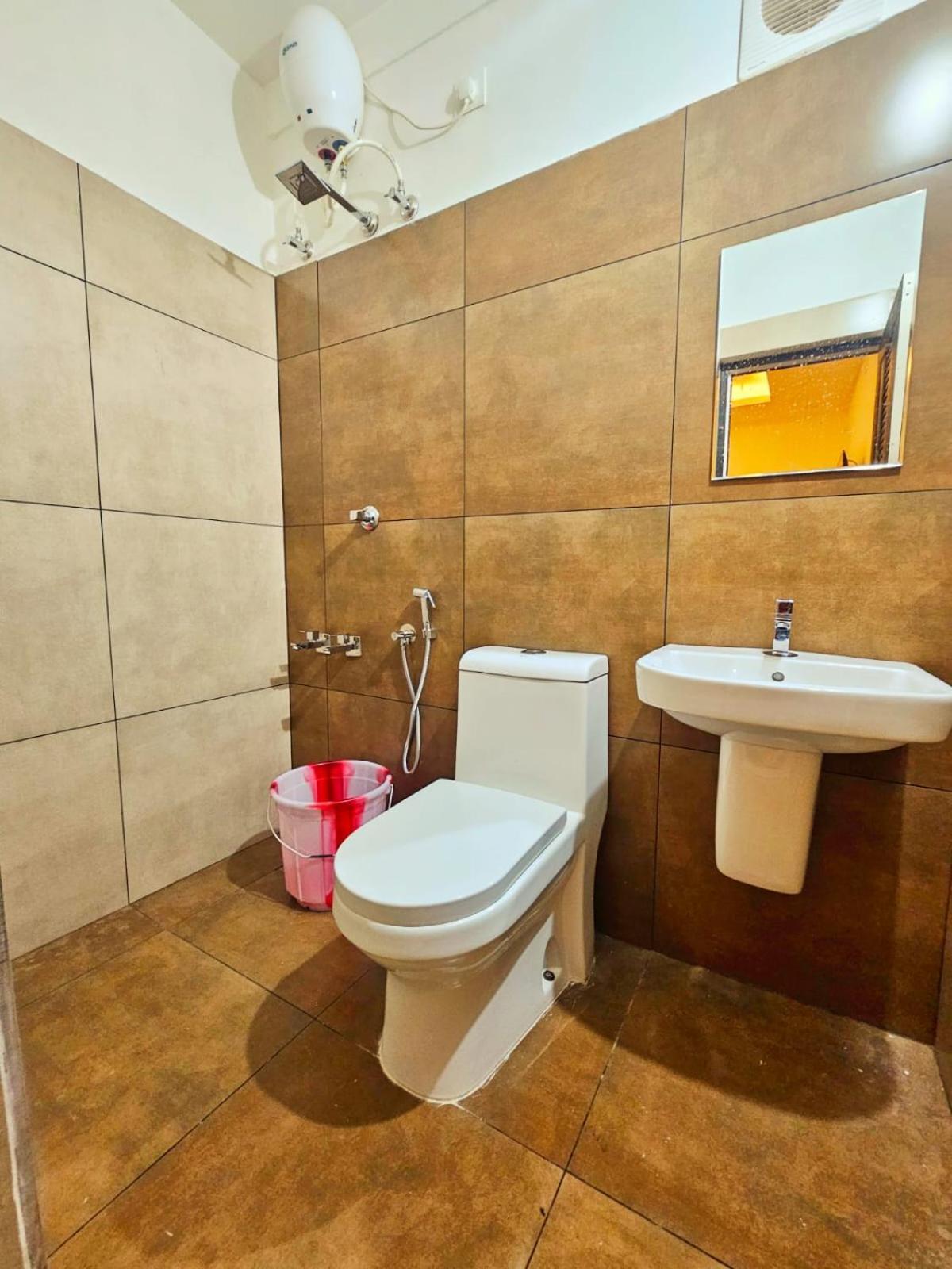 Apsara Residency Otel Perintalmanna Dış mekan fotoğraf