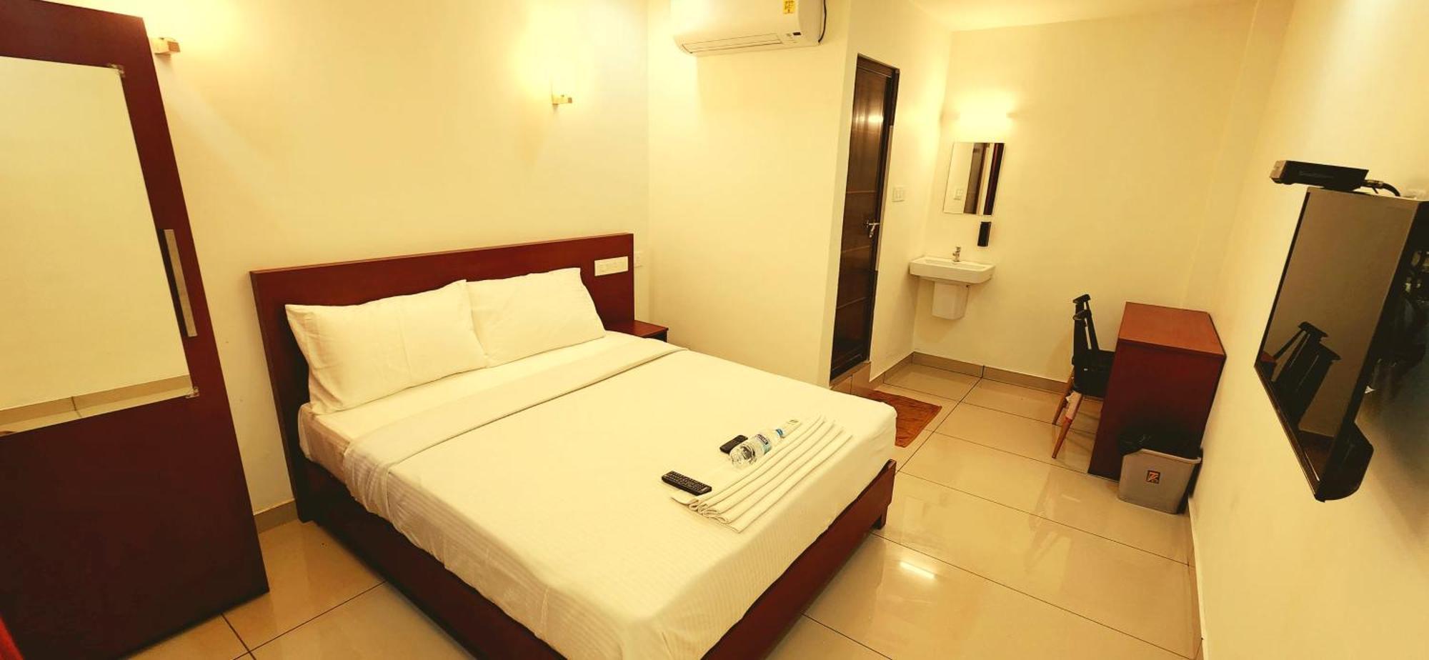 Apsara Residency Otel Perintalmanna Dış mekan fotoğraf