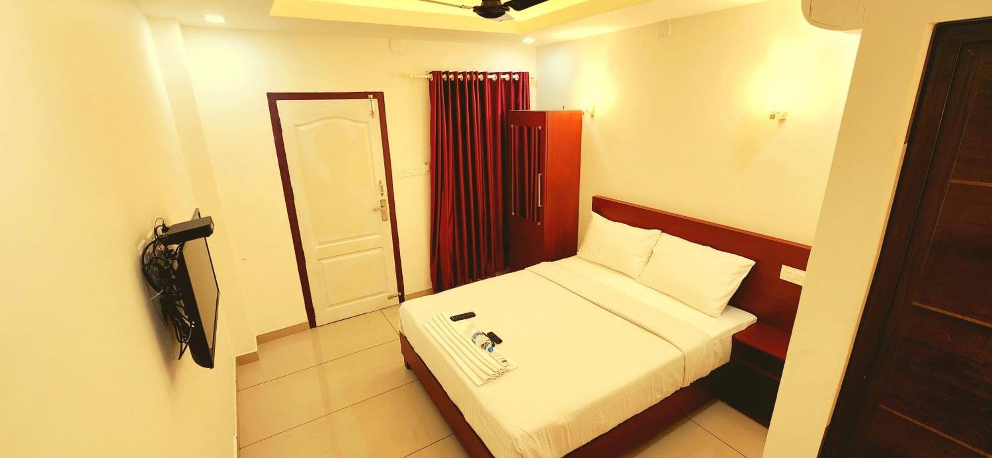 Apsara Residency Otel Perintalmanna Dış mekan fotoğraf