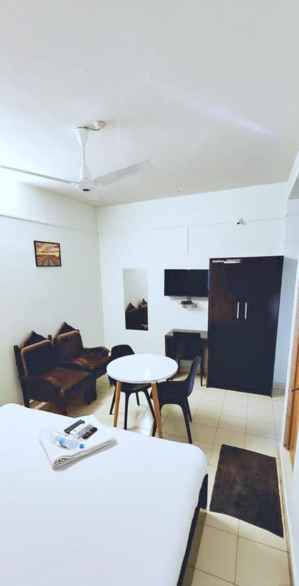 Apsara Residency Otel Perintalmanna Dış mekan fotoğraf
