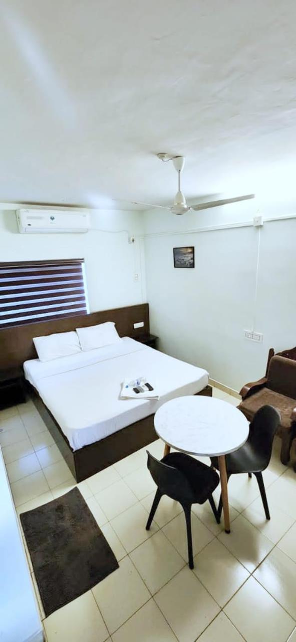 Apsara Residency Otel Perintalmanna Dış mekan fotoğraf